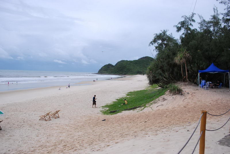 Bãi biển Sơn Hào - địa điểm tuyệt vời tại Minh Châu - Quan Lạn