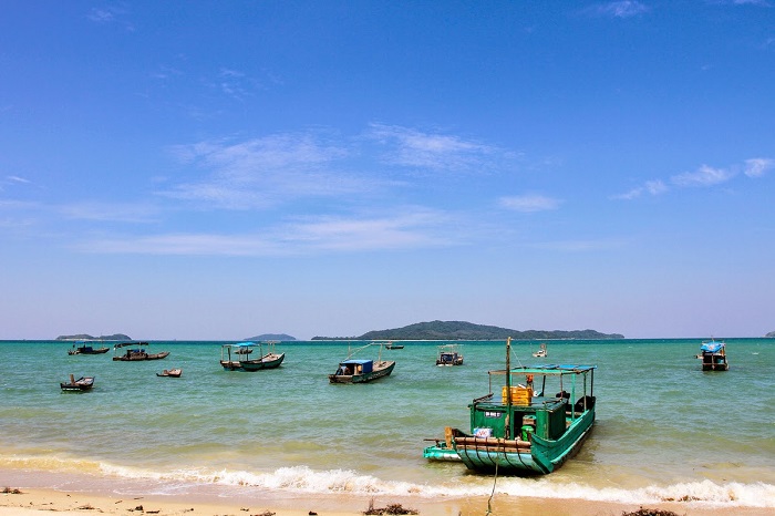 Du lịch Minh Châu, Quan Lạn – biển xanh và cát trắng