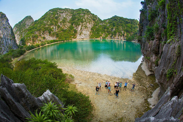 Khám phá vẻ hoang sơ trên Đảo Mắt Rồng Quảng Ninh