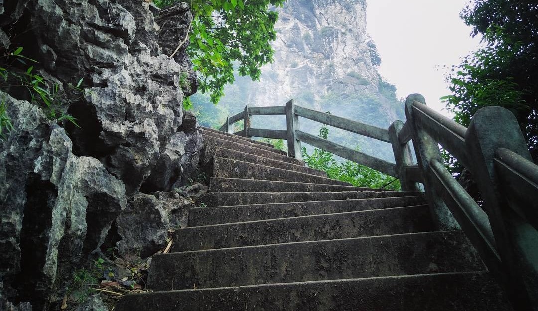 Núi Bài Thơ - tọa độ ngắm nhìn toàn bộ khung cảnh tuyệt đẹp của vịnh Hạ Long