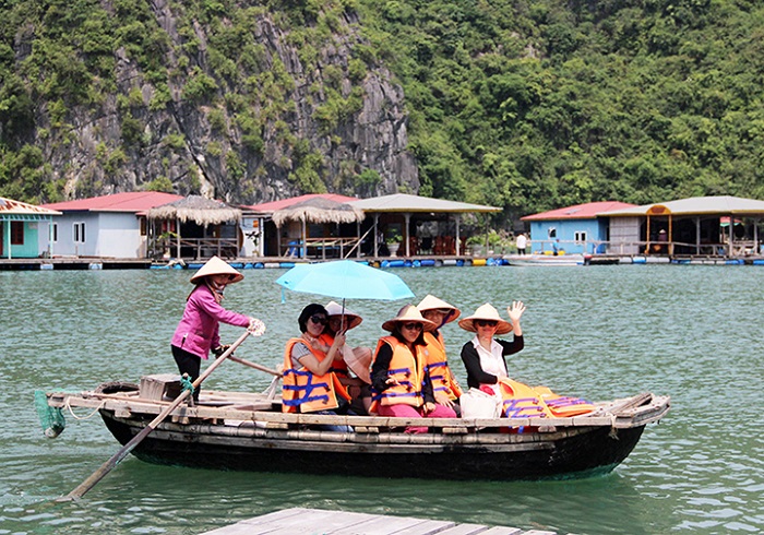 Khám phá vẻ đẹp đơn sơ, mộc mạc của làng chài Vung Viêng, Quảng Ninh