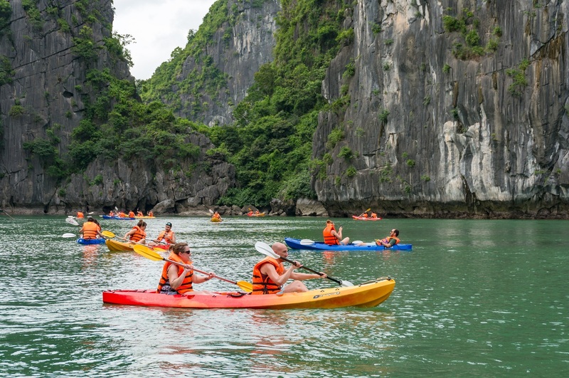 Khám phá nét đẹp bình yên như tiên cảnh của Vịnh Bái Tử Long